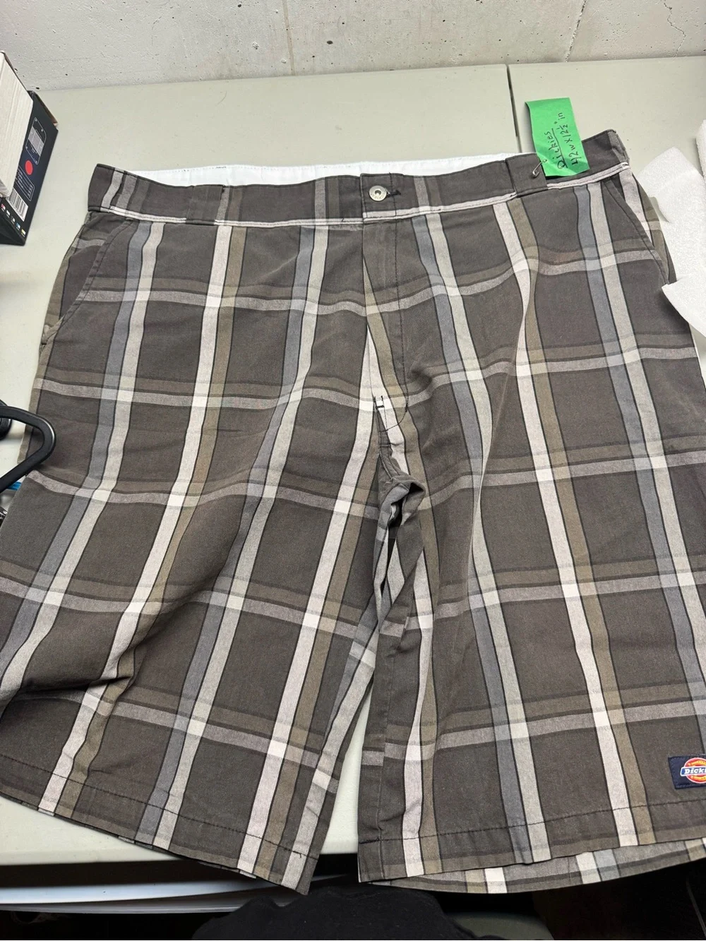 Dickies Men's Plaid Cargo Shorts in Gray and Tan - Picture 2 of 6